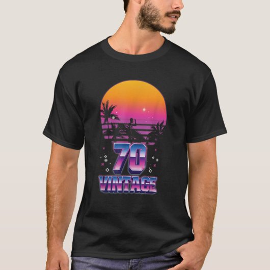 Surfing 1970 Pacific Ocean Sunset 70th Birthday 70 Tシャツ (正面)