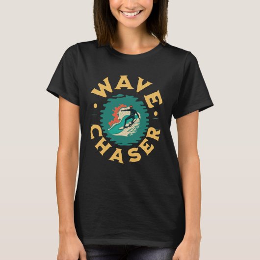 Surfing Saying Wave Chaser Beach Summer Surfer Tシャツ (正面)