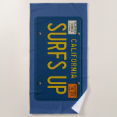 Surfs Up Retro 1969 California License Plate Surf ビーチタオル (正面)