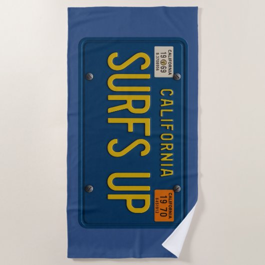 Surfs Up Retro 1969 California License Plate Surf ビーチタオル (正面)