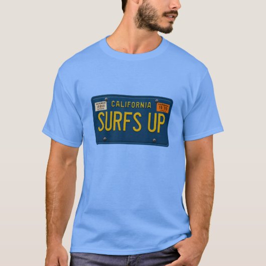 Surfs Up Retro 1969 California License Plate Surf Tシャツ (正面)
