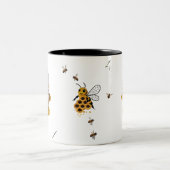 Surreal 3D Ultra-Realistic Bee Feather Honeycomb  ツートーンマグカップ (中央)