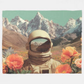 Surreal Astronaut In Flower Field フリースブランケット (正面(横))