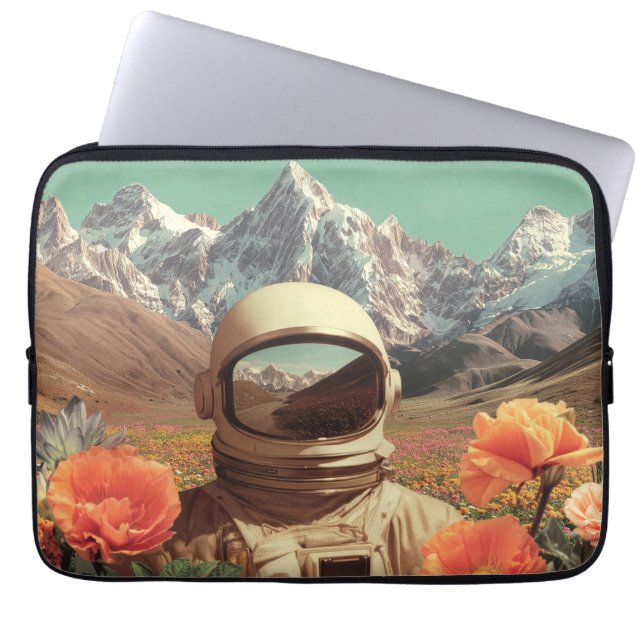 Surreal Astronaut In Flower Field ラップトップスリーブ (正面)