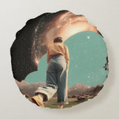 Surreal figure walking into galaxy gateway ラウンドクッション (裏面)