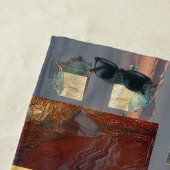 Surreal Floating Cubes And Spheres ビーチタオル (インサイチュ)