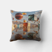 Surreal Floating Spheres And Cubes クッション (裏面)