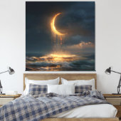 Surreal Golden Crescent Moon Above Ocean キャンバスプリント (インサイチュ (寝室))