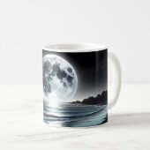 Surreal Moonrise Over Tranquil Ocean Shore コーヒーマグカップ (正面右)