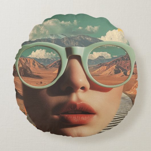 Surreal Portrait With Glasses Reflecting Desert ラウンドクッション (正面)