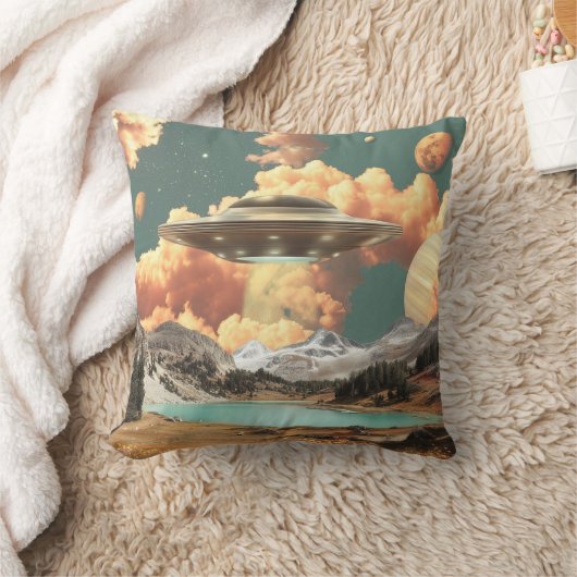 Surreal UFO Above Mountain Lake with Planets クッション (ブランケット)