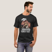 SurvivedTurkeyDay TRex Chef Funny Thanksgiving Tシャツ (正面フル)