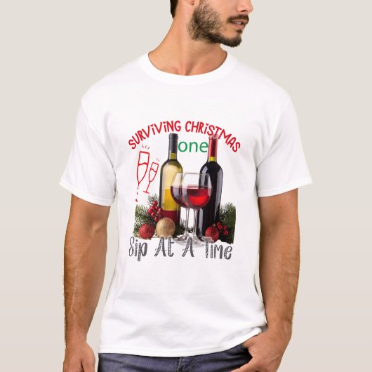 Surviving Christmas One Sip at a Time Funny Tシャツ (正面)