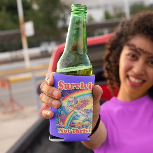 Surviving Not Thriving – Rainbow Unicorn 缶クーラー