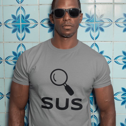 SUS Tシャツ - 不審な雰囲気とサシのワンポイント