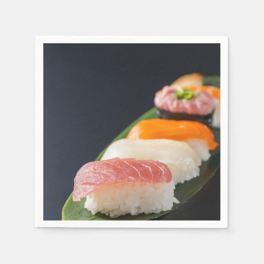 Sushi Elegance on Black – SUSHIMI Collection スタンダードカクテルナプキン (正面)