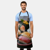 Sushi Harmony Apron – Classic Nigiri Delight エプロン (着用した状態)