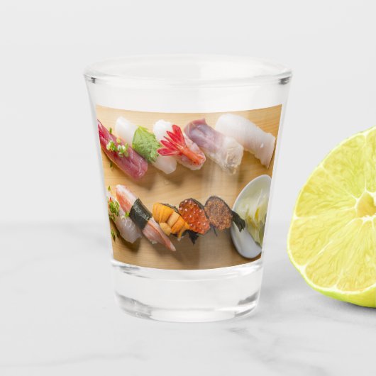 Sushi Harmony Glass – Elegant Nigiri Art by SUSHIM ショットグラス (正面)