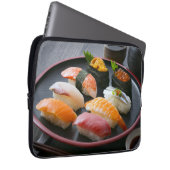 Sushi Harmony – Japanese Nigiri Laptop Sleeve ラップトップスリーブ (正面右)