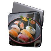 Sushi Harmony – Japanese Nigiri Laptop Sleeve ラップトップスリーブ (正面左)