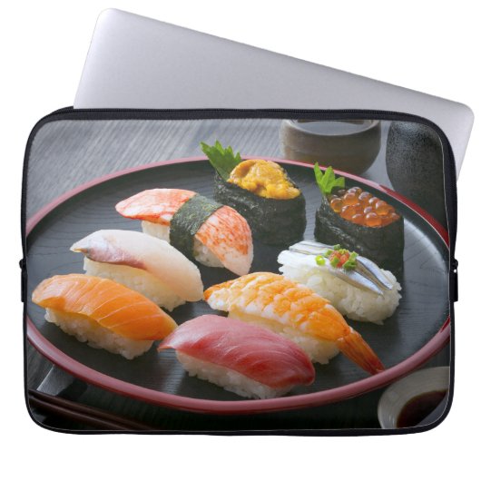Sushi Harmony – Japanese Nigiri Laptop Sleeve ラップトップスリーブ (正面)