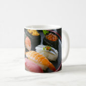 Sushi plate: Art packed with classic toppings コーヒーマグカップ (正面右)