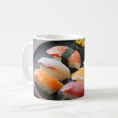 Sushi plate: Art packed with classic toppings コーヒーマグカップ (正面左)