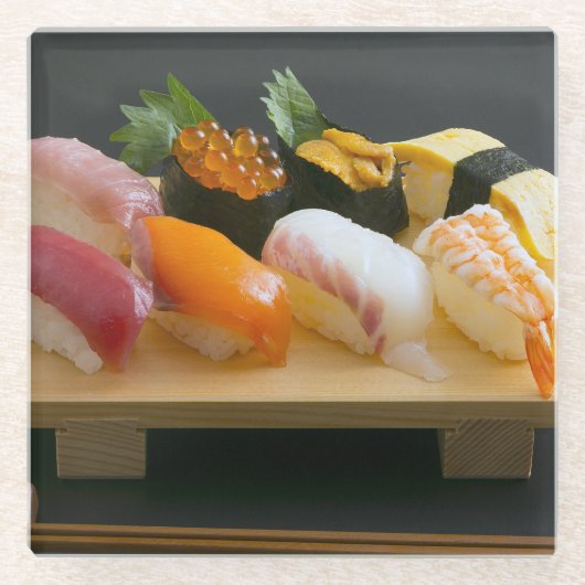 Sushi set - high-quality ingredients arranged on a ガラスコースター (正面)