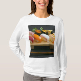 Sushi Zen – The warmth of wood and the dance of fl Tシャツ