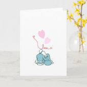 Süße Valentinskarte mit sitzendem Paar & Herzen | カード (黄色い花)
