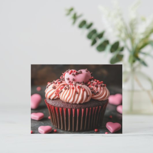 Süßer Cupcake mit Herzen Valentinstag ポストカード (スタンド正面)