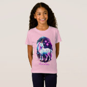 süßes Einhorn vor einem funkelnden Sternenhimmel Tシャツ (正面フル)