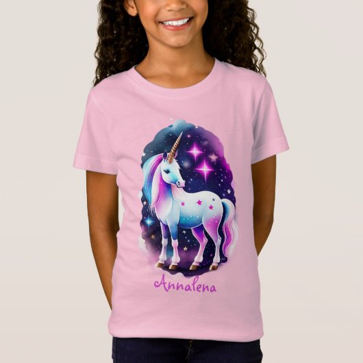 süßes Einhorn vor einem funkelnden Sternenhimmel Tシャツ (正面)