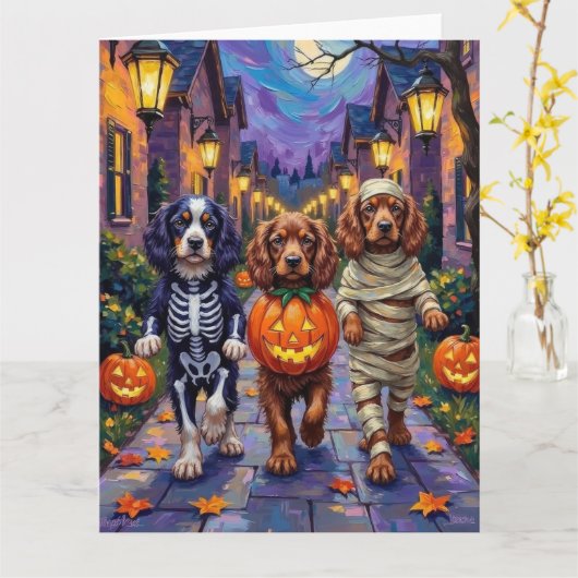 Sussex Spaniel Dogs in Halloween Costumes カード (黄色い花)