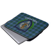 Sutherland Scottish Clan Tartan and Crest ラップトップスリーブ (正面下部)