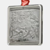 Sutton Hooの宝物からのヘルメットの片、 メタルオーナメント (左)