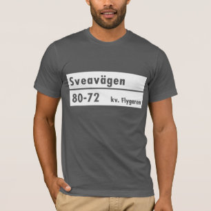 Sveavägen、ストックホルムのスウェーデンの道路標識 Tシャツ