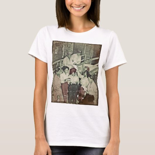 SW PacificのナースGetting Mail Tシャツ (正面)