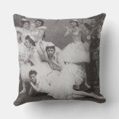 swan湖、Mariinskyの劇場1895年(b/wの写真) クッション (裏面)