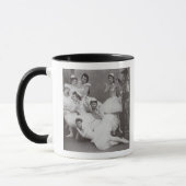 swan湖、Mariinskyの劇場1895年(b/wの写真) マグカップ (左)