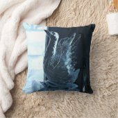 Swan Ice Sculpture （カナダ、ケベック州） クッション (ブランケット)