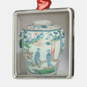 Swatowのpolychrome oviform瓶、16世紀後半 メタルオーナメント (左)