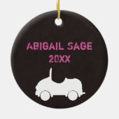 Sweet パーソナライズされた 16 Girl and Car in Pink n Blue セラミックオーナメント (裏面)