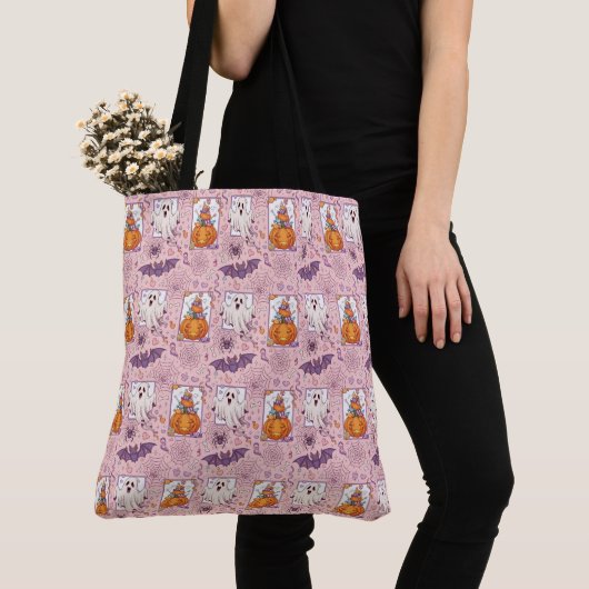 Sweet & 不気味 - A Halloween Keepsake in Pink トートバッグ (クローズアップ)