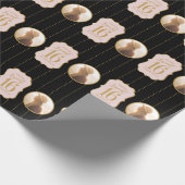 Sweet 16誕生日ピンクブラックパーソナライズされた写真 ラッピングペーパー (角)