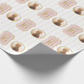 Sweet 16誕生日ピンク金ゴールドパーソナライズされた写真 ラッピングペーパー (角)