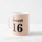 Sweet 16 モノグラム 名前 ピーチ コーヒーマグカップ (正面左)