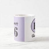 Sweet 16 モノグラム 名前 紫 コーヒーマグカップ (中央)