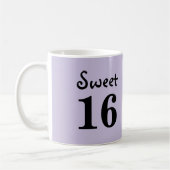 Sweet 16 モノグラム 名前 紫 コーヒーマグカップ (左)