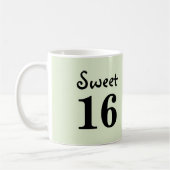 Sweet 16 モノグラム 名前 緑 コーヒーマグカップ (左)
